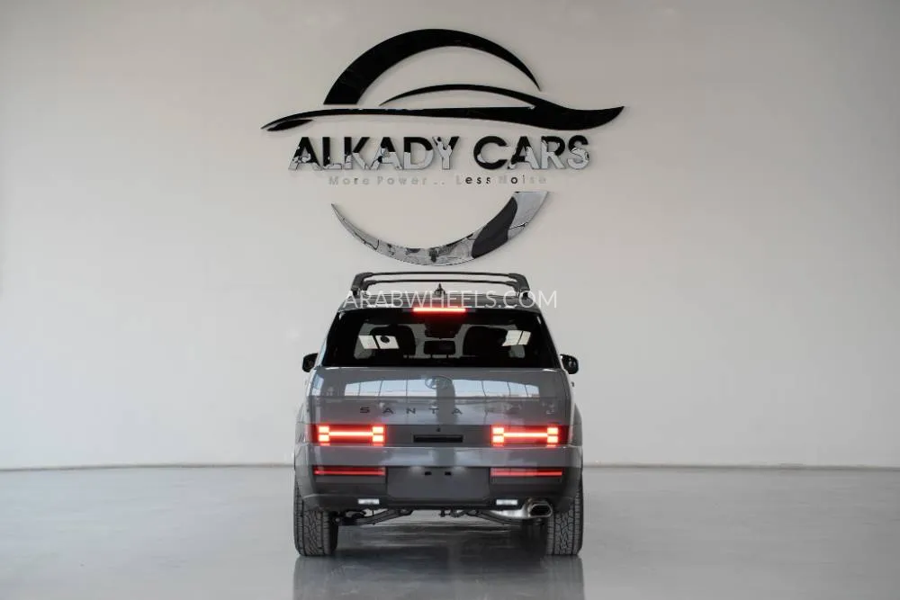 Hyundai Santa Fe 2025 for Sale in Umm Al Quwain Image-4