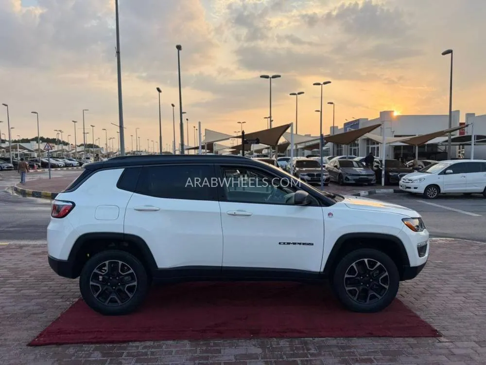 Jeep Compass 2018 for Sale in Sharjah Image-16