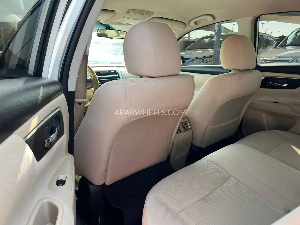Nissan Altima 2016 for Sale in Sharjah Image-11