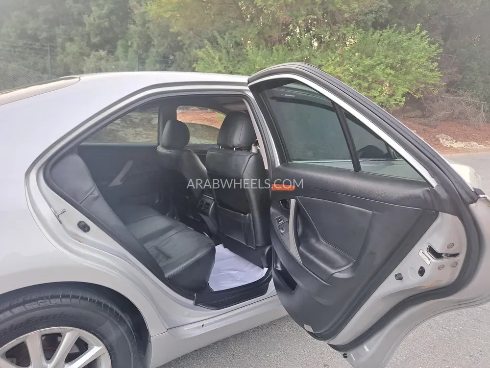 Toyota Camry 2010 for Sale in Sharjah Image-10