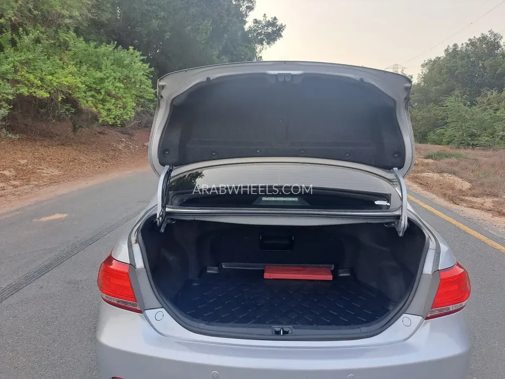 Toyota Camry 2010 for Sale in Sharjah Image-12