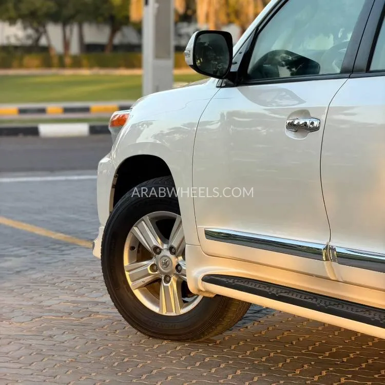 Toyota Land Cruiser 2014 for Sale in Sharjah Image-8