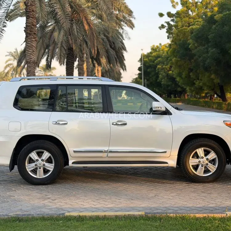 Toyota Land Cruiser 2014 for Sale in Sharjah Image-9