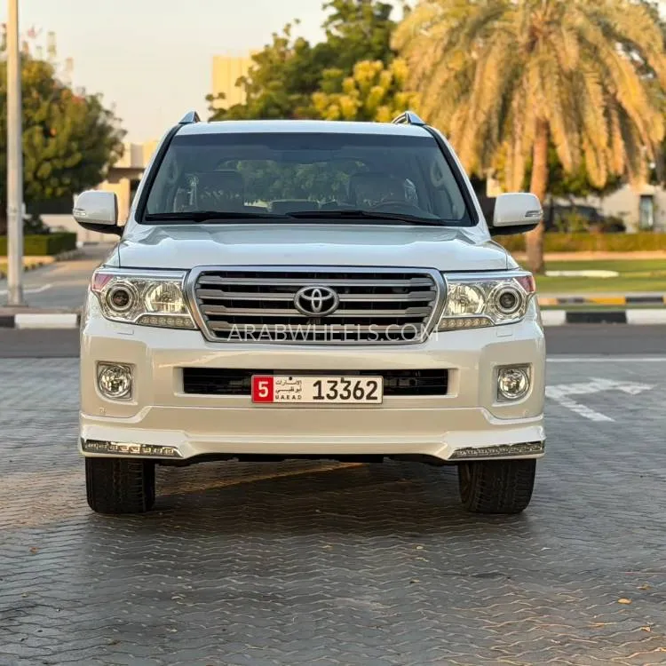 Toyota Land Cruiser 2014 for Sale in Sharjah Image-11