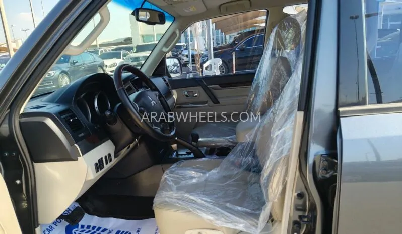 ميتسوبيشي باجيرو 2016 for Sale in الشارقة Image-13