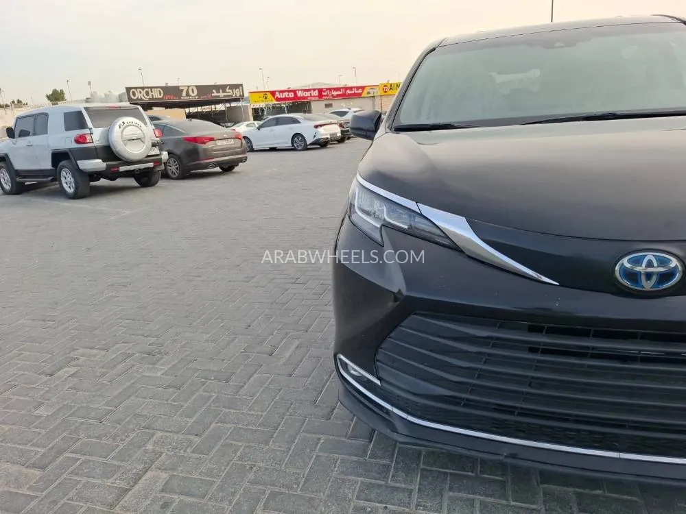 Toyota Sienna 2022 for Sale in Ajman Image-6