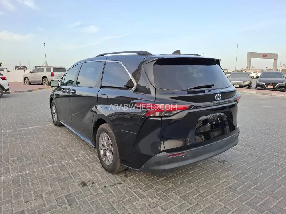 Toyota Sienna 2022 for Sale in Ajman Image-9