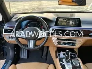 بي إم دبليو الفئة السابعة 2022 for Sale in الشارقة Image-11