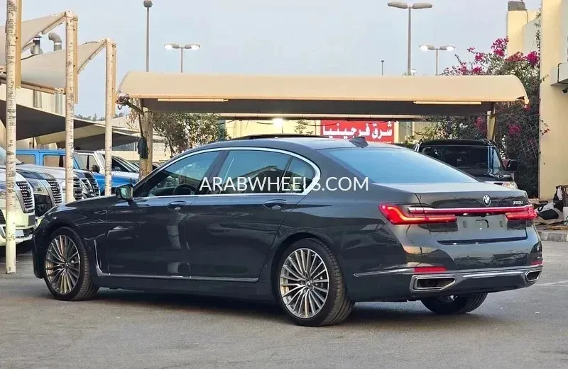 بي إم دبليو الفئة السابعة 2022 for Sale in الشارقة Image-14