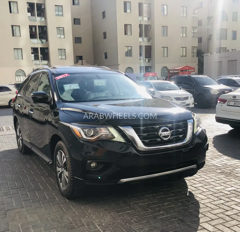 Nissan Pathfinder 2017 for Sale in Ajman Image-3