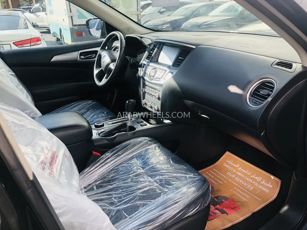 Nissan Pathfinder 2017 for Sale in Ajman Image-9