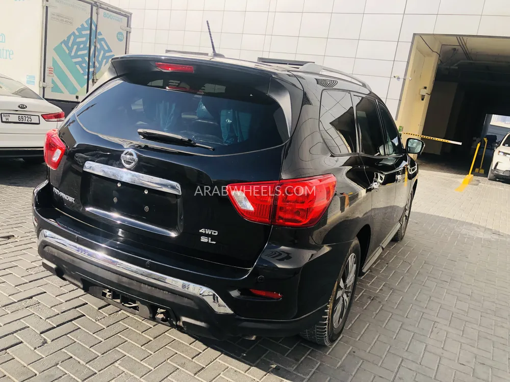 Nissan Pathfinder 2017 for Sale in Ajman Image-4