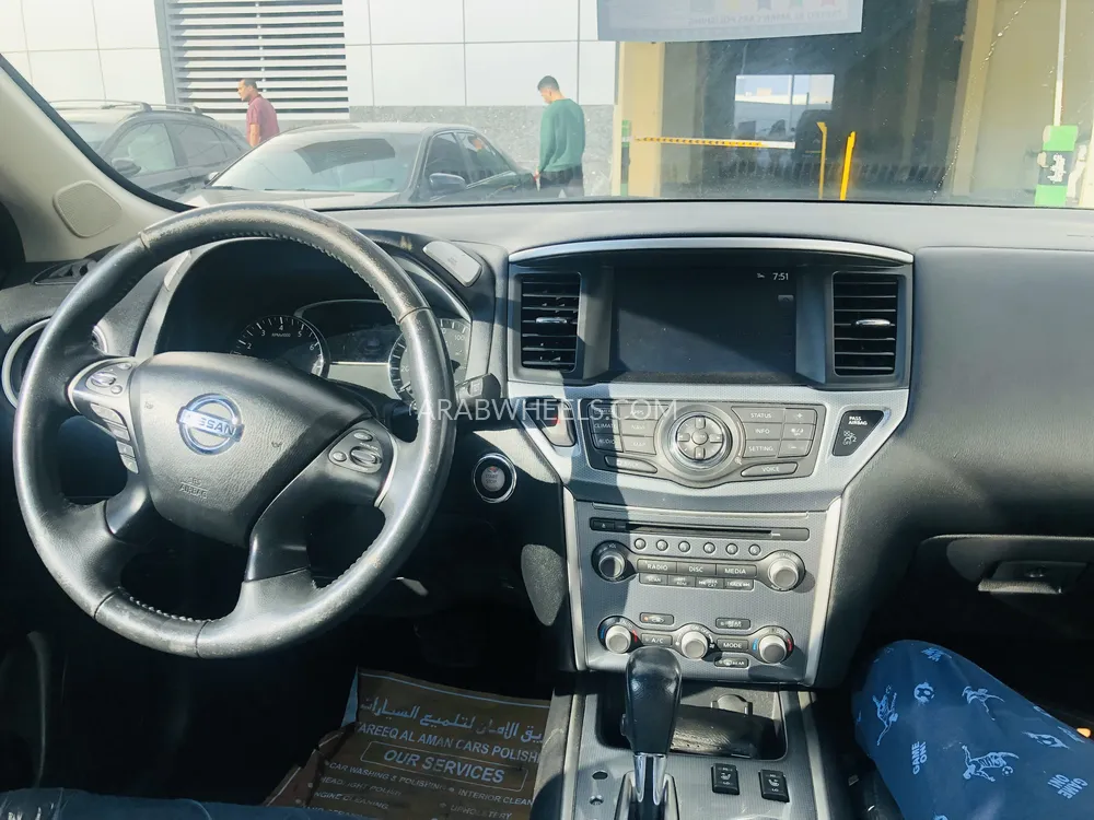 Nissan Pathfinder 2017 for Sale in Ajman Image-17