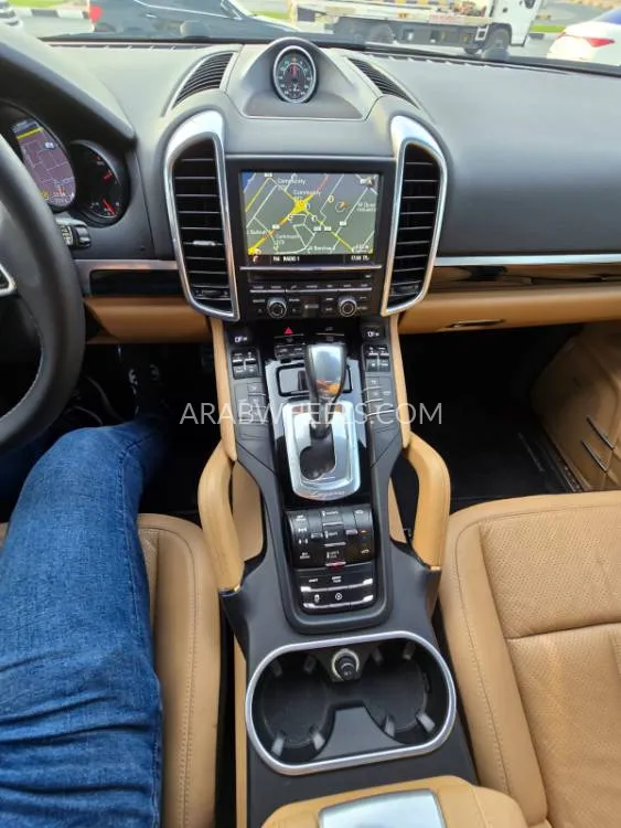 Porsche Cayenne 2017 for Sale in Dubai Image-11