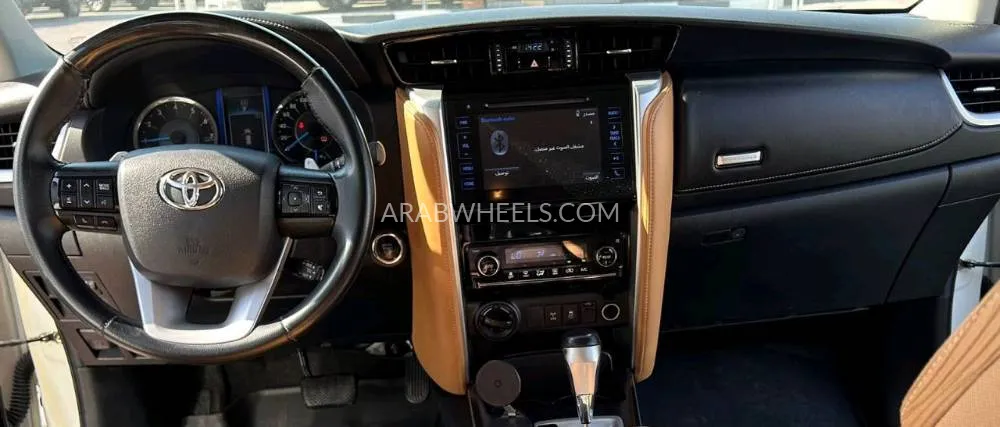 Toyota Fortuner 2017 for Sale in Sharjah Image-8