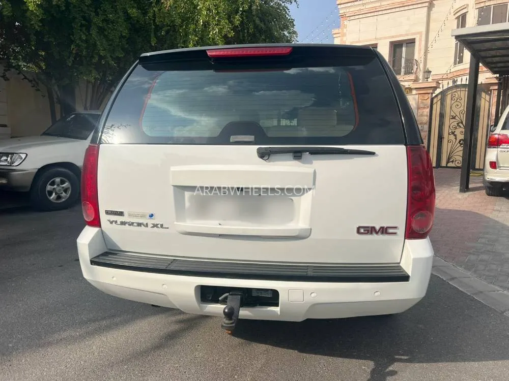 GMC Yukon 2009 for Sale in Dubai Image-2
