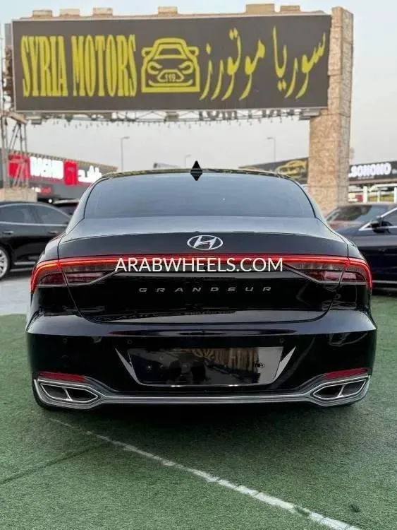 Hyundai Azera 2021 for Sale in Ajman Image-14