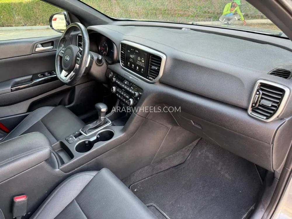 Kia Sportage 2021 for Sale in Sharjah Image-4