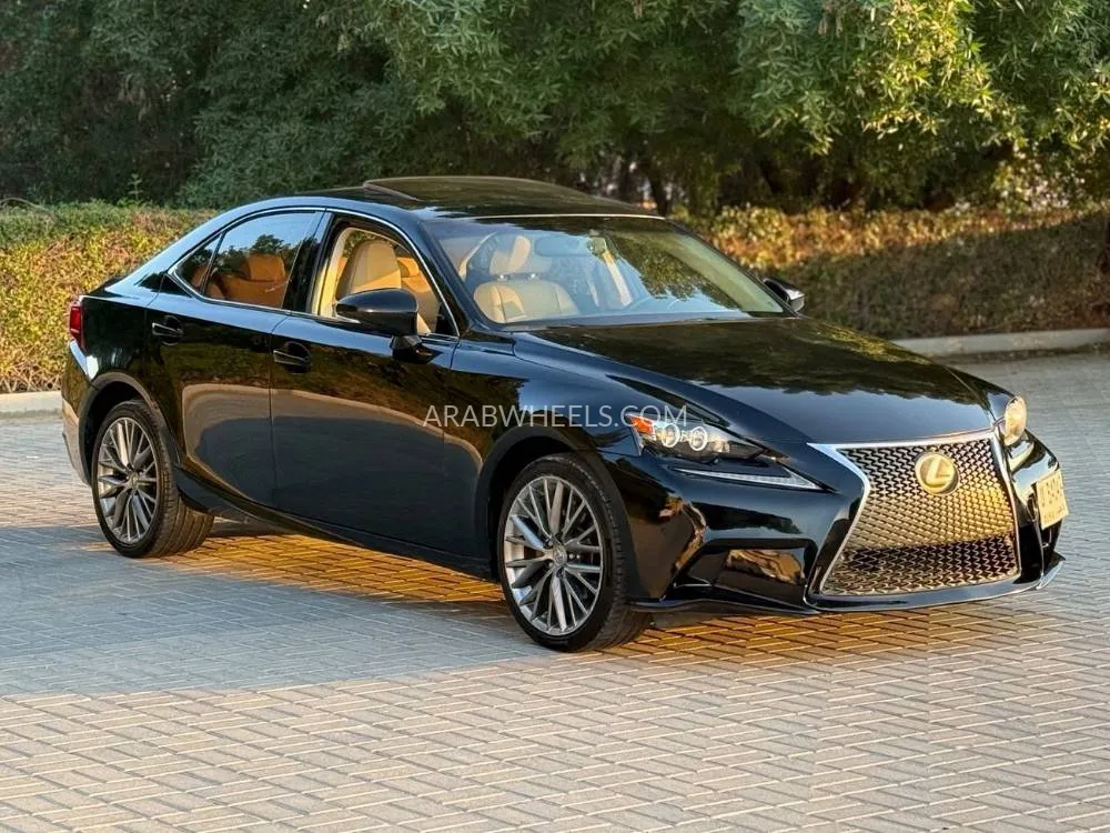 Lexus IS 2014 for Sale in Sharjah Image-4