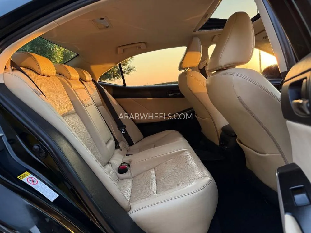 Lexus IS 2014 for Sale in Sharjah Image-13