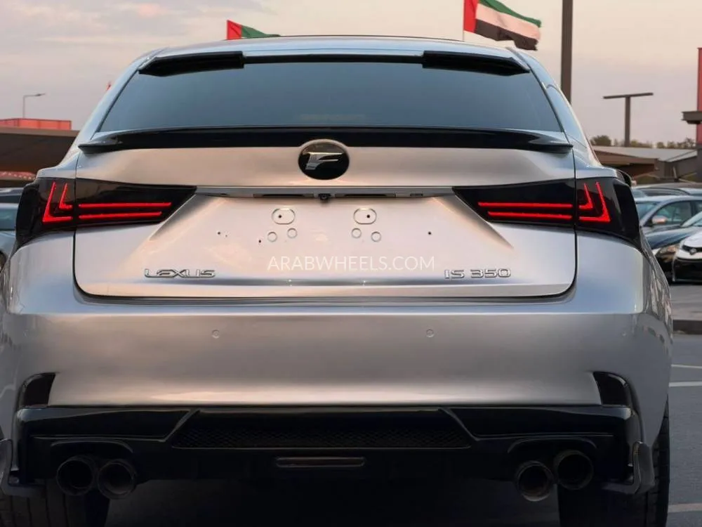 Lexus IS 2014 for Sale in Sharjah Image-10