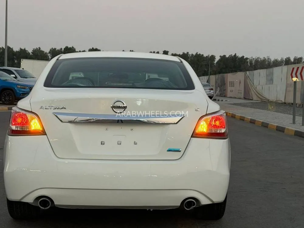 Nissan Altima 2014 for Sale in Sharjah Image-10
