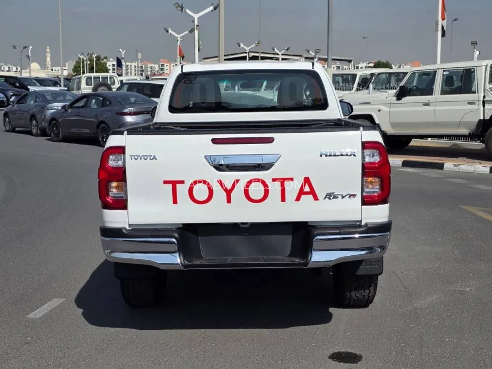 Toyota Hilux 2017 for Sale in Dubai Image-6