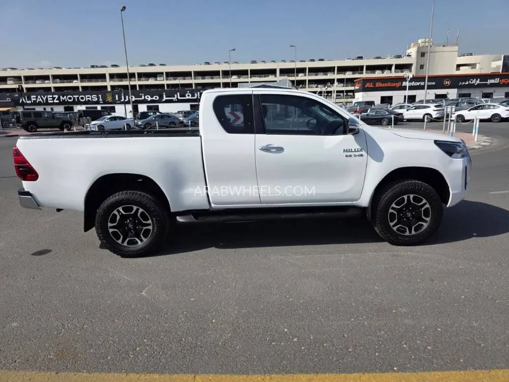 Toyota Hilux 2017 for Sale in Dubai Image-9