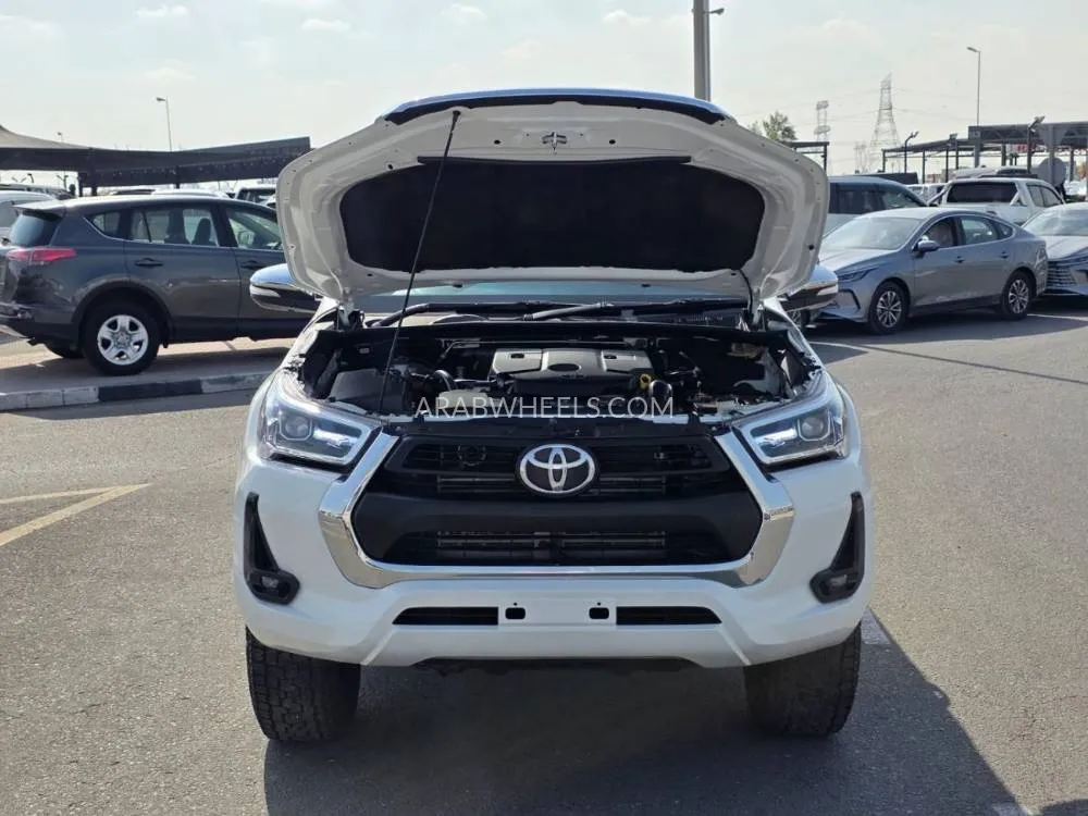 Toyota Hilux 2017 for Sale in Dubai Image-11