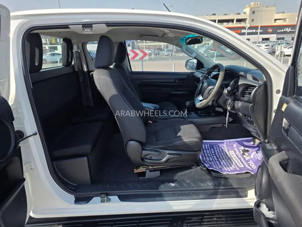 Toyota Hilux 2017 for Sale in Dubai Image-13