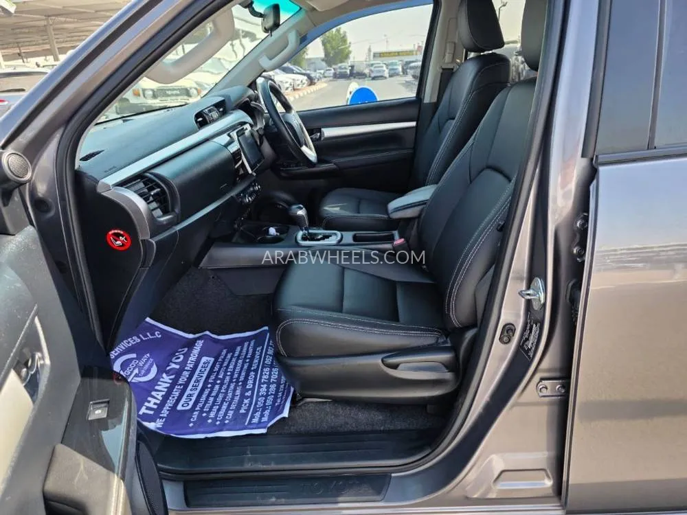 Toyota Hilux 2018 for Sale in Dubai Image-17