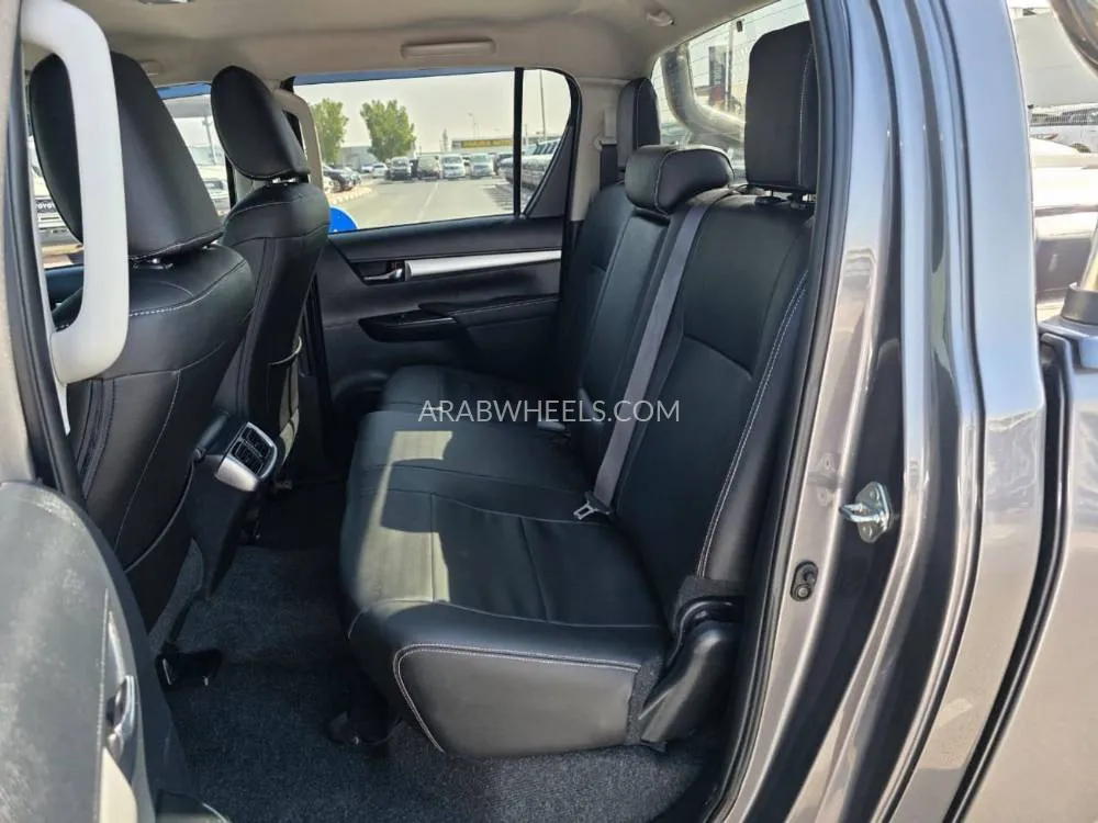 Toyota Hilux 2018 for Sale in Dubai Image-21