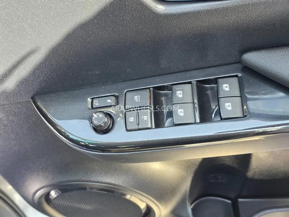 Toyota Hilux 2018 for Sale in Dubai Image-22