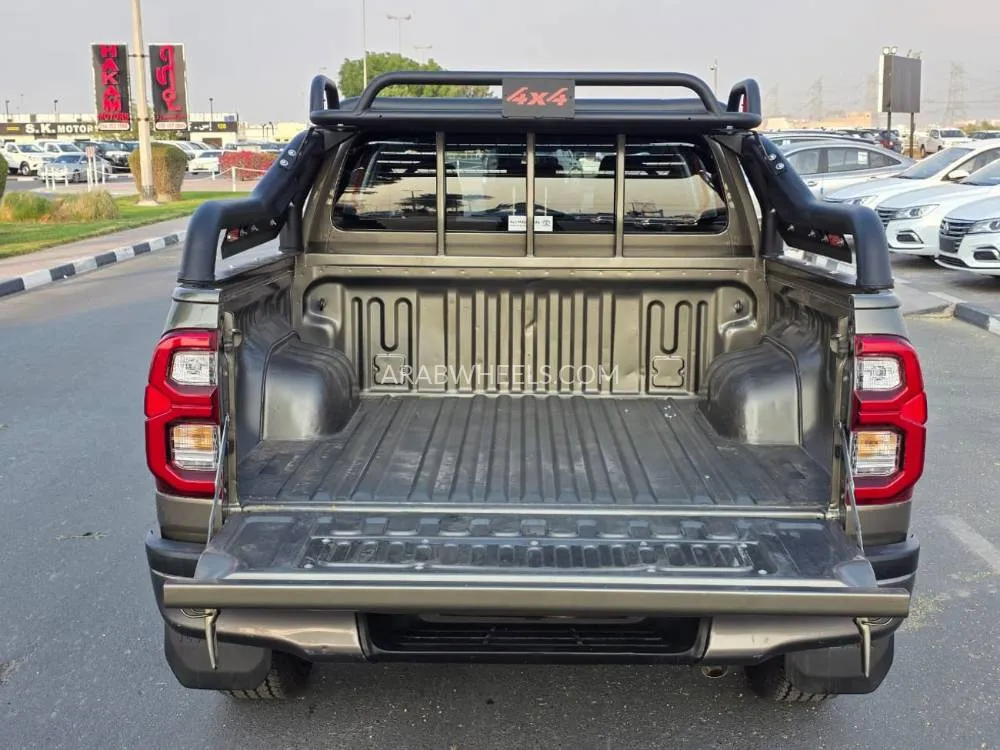 Toyota Hilux 2019 for Sale in Dubai Image-11