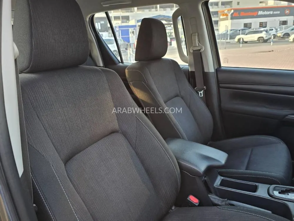 Toyota Hilux 2019 for Sale in Dubai Image-16