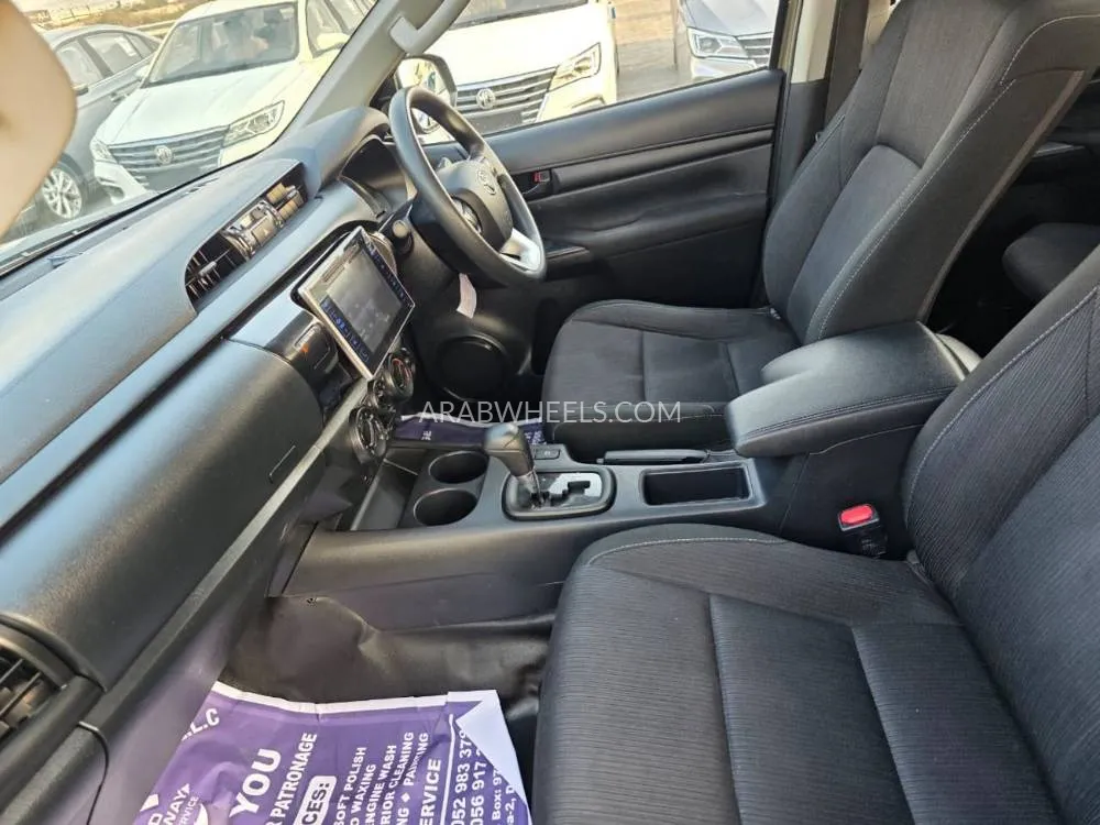 Toyota Hilux 2019 for Sale in Dubai Image-17