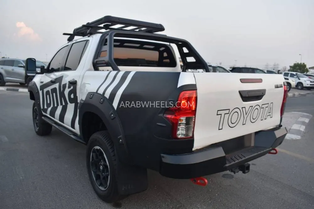 Toyota Hilux 2020 for Sale in Dubai Image-6