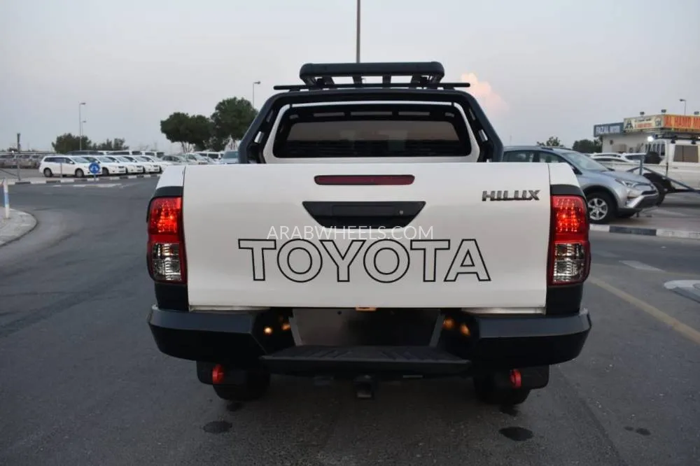 Toyota Hilux 2020 for Sale in Dubai Image-7