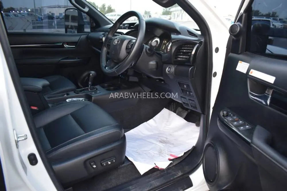 Toyota Hilux 2020 for Sale in Dubai Image-12