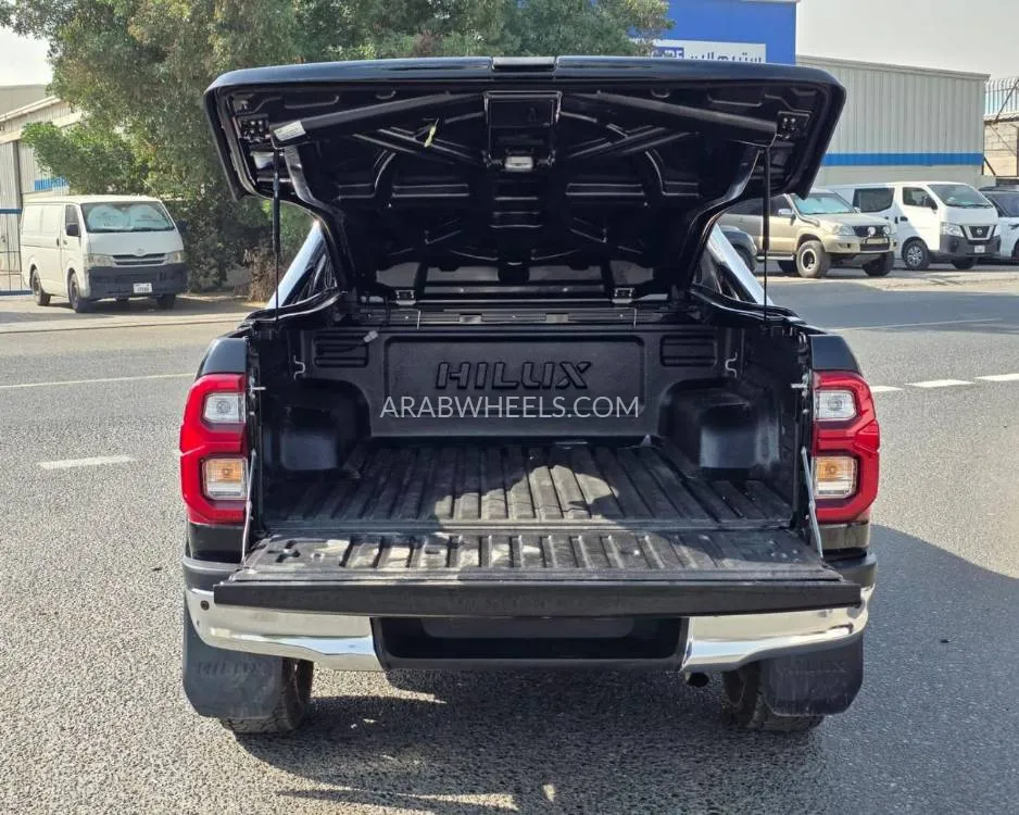 Toyota Hilux 2022 for Sale in Dubai Image-5