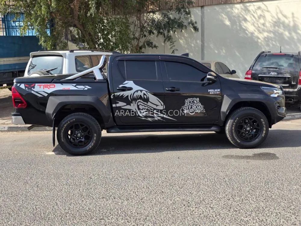 Toyota Hilux 2022 for Sale in Dubai Image-11