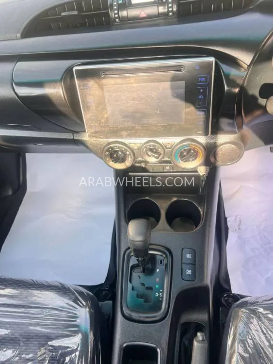 تويوتا هايلوكس 2019 for Sale in دبي Image-11