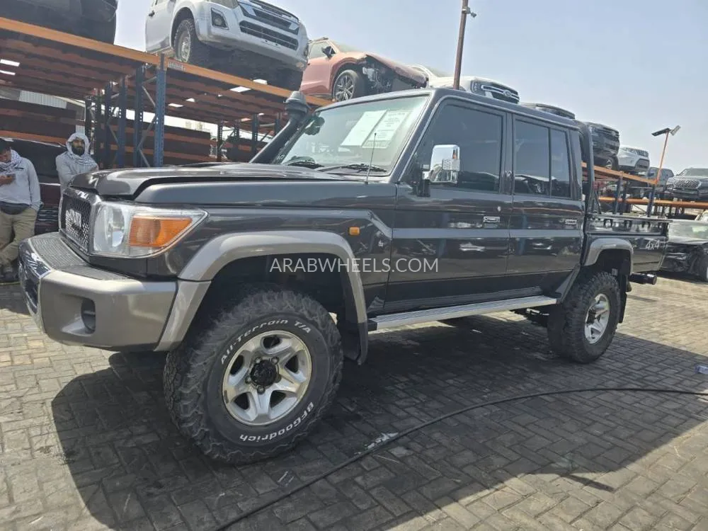 تويوتا لاند كروزر 70 سيريز 2014 for Sale in دبي Image-2