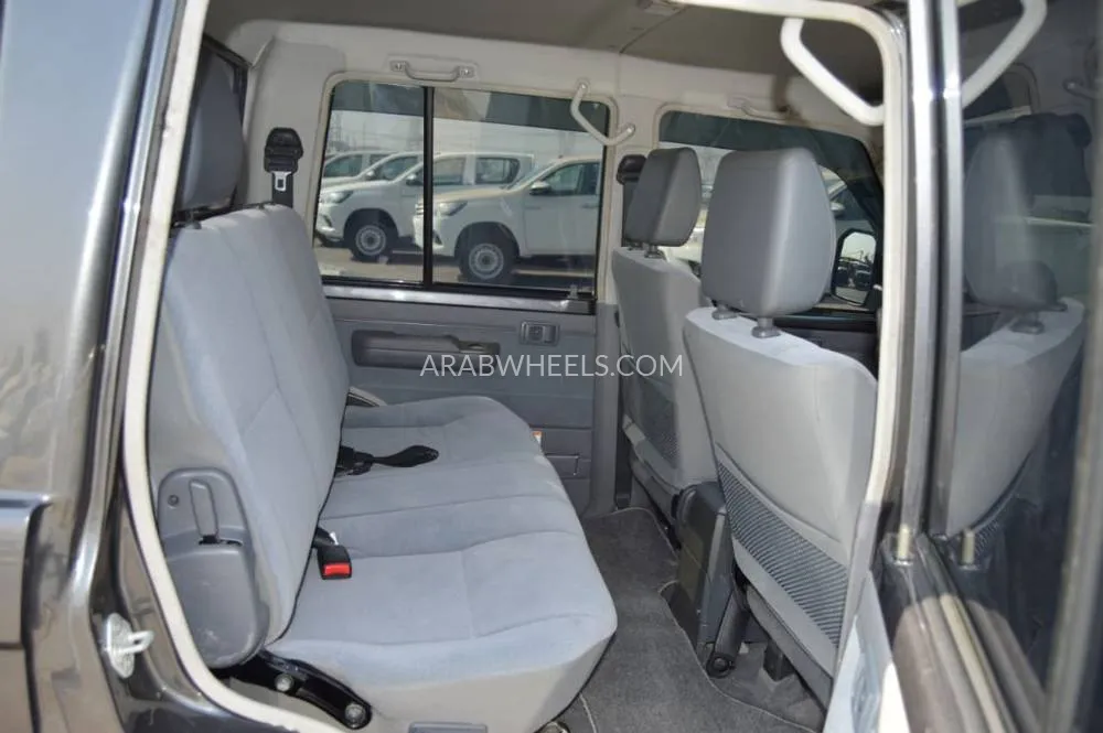 تويوتا لاند كروزر 70 سيريز 2019 for Sale in دبي Image-19