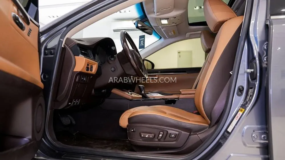 Lexus ES 2017 for Sale in Sharjah Image-10