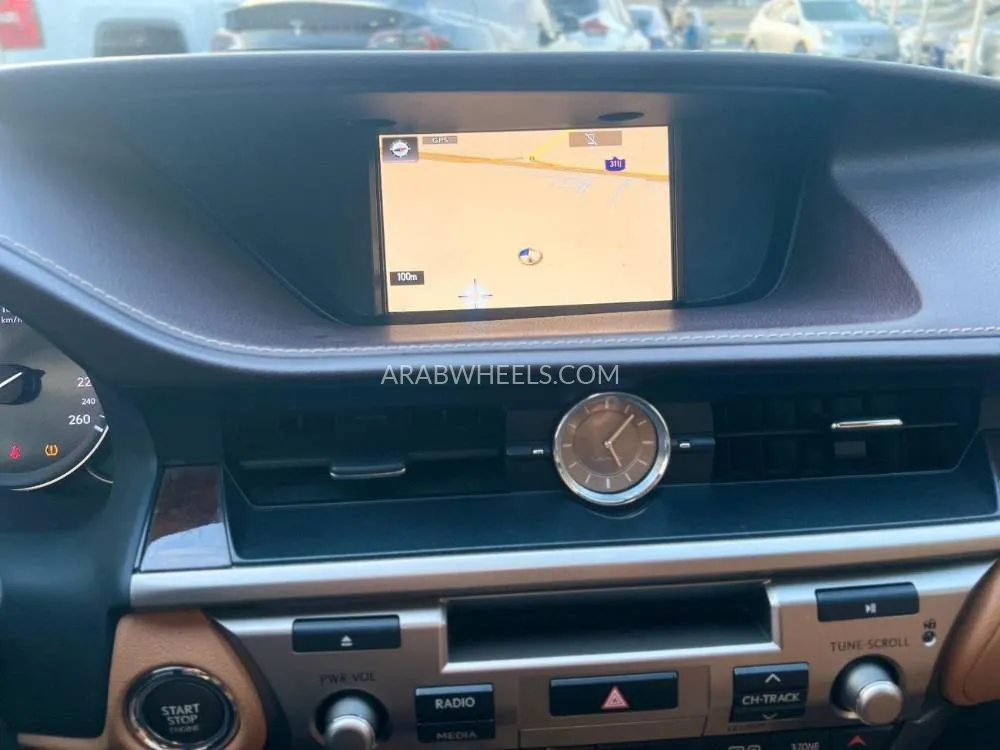 Lexus ES 2017 for Sale in Sharjah Image-7