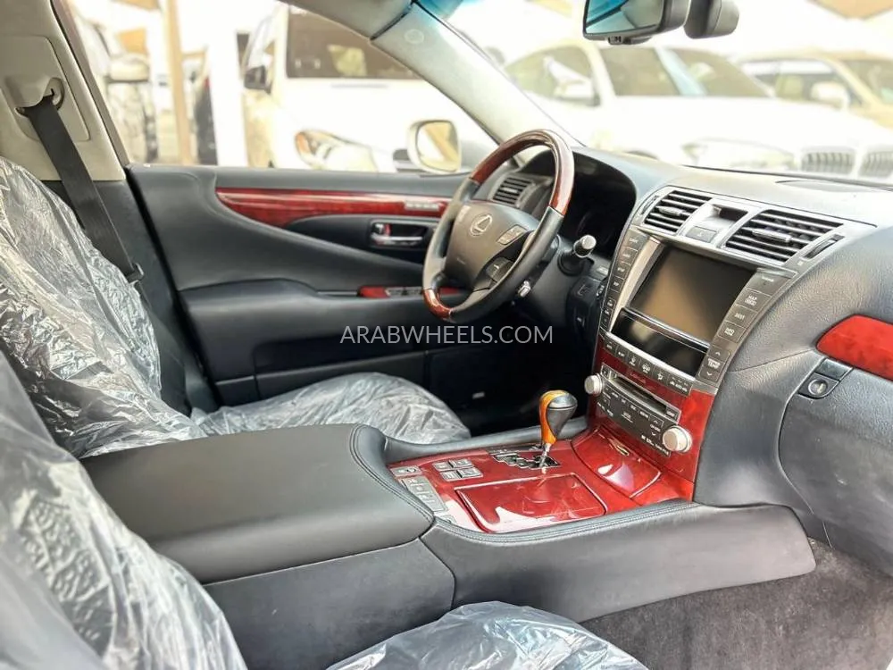 Lexus LS 2010 for Sale in Dubai Image-10