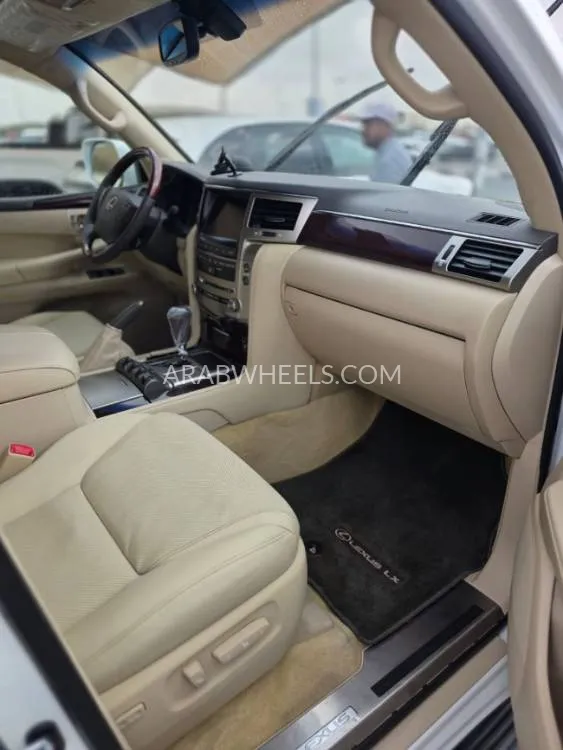 Lexus LX 2013 for Sale in Dubai Image-4