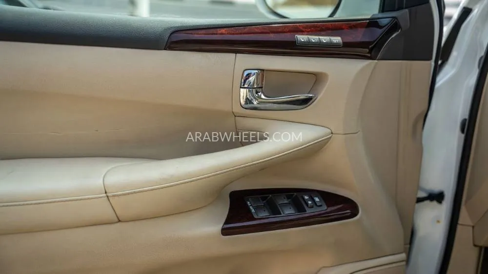 Lexus LX 2015 for Sale in Dubai Image-9