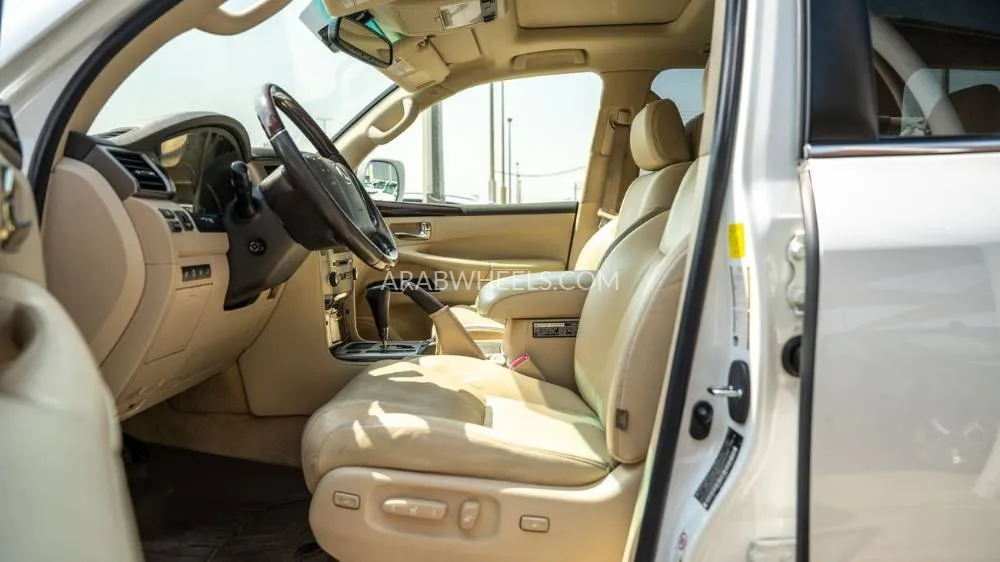 Lexus LX 2015 for Sale in Dubai Image-12